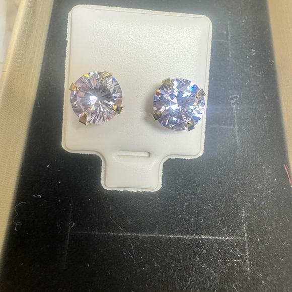 K18 Japan Gold Amethyst Stud Earrings in Silicone lock 10mm - Picture 8 of 8